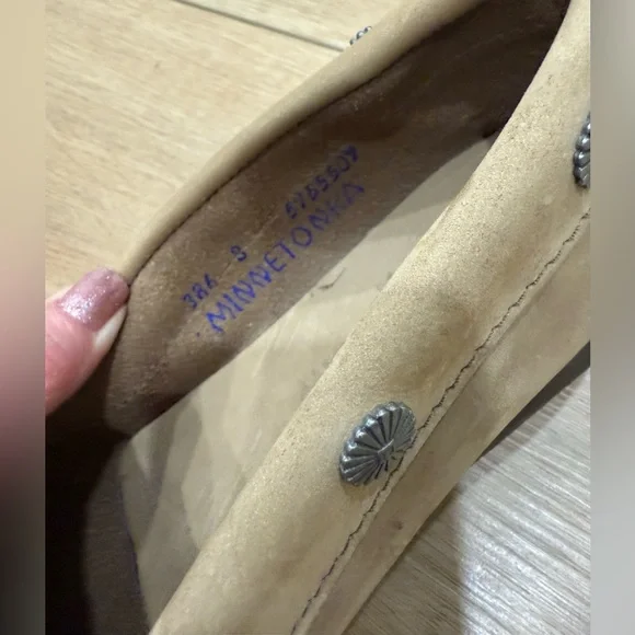 Minnetonka Women’s Suede Moccasin Loafers Tan Size 8 - Picture 3 of 7